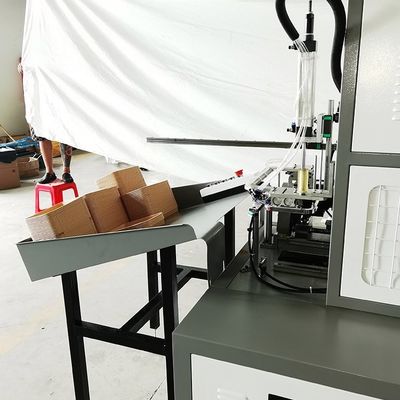Imbiss-Pappteller-Herstellungs-Maschinen Fried Chicken Carton Sushi